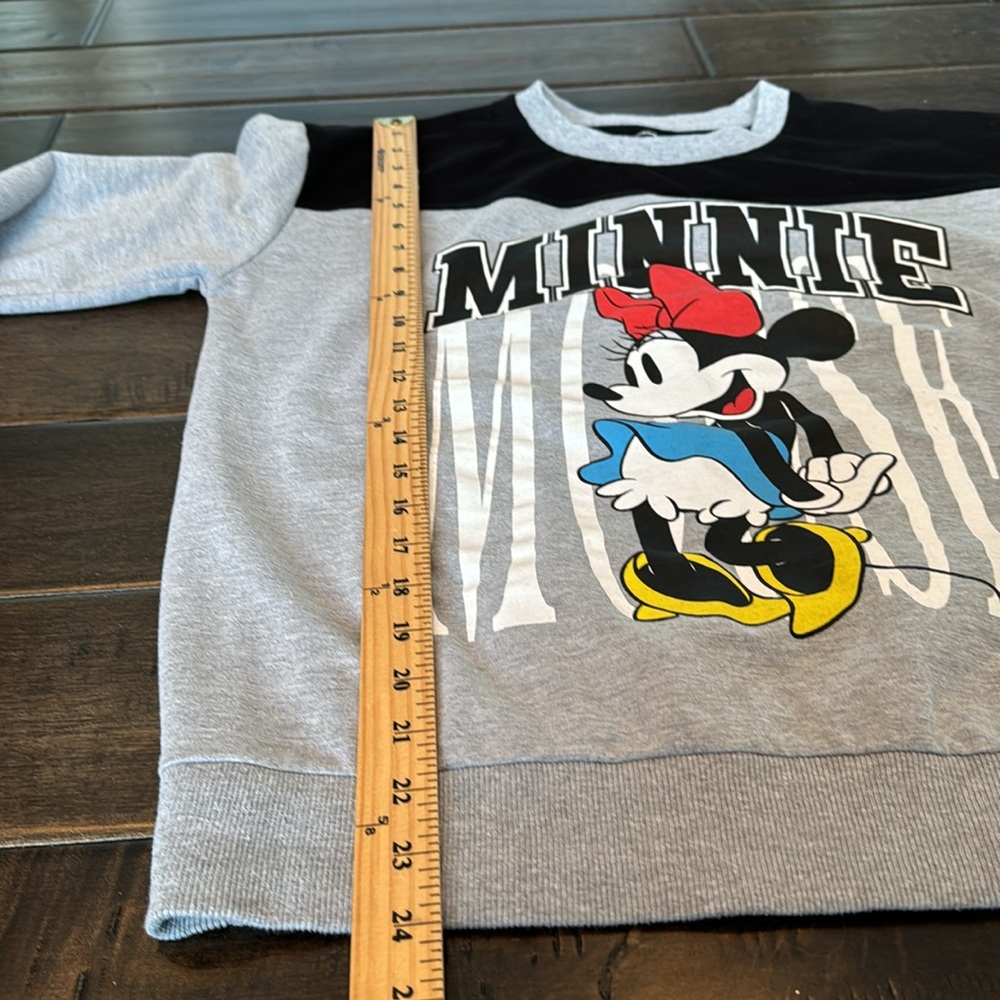 ❤️3/$30 Disney Minnie Mouse Sweatshirt - Picture 7 of 7
